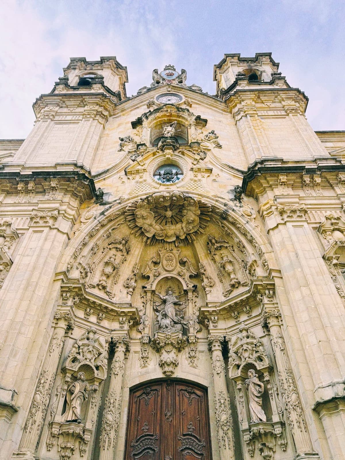 Santa María del Coro, its doorway a storm of carved stone